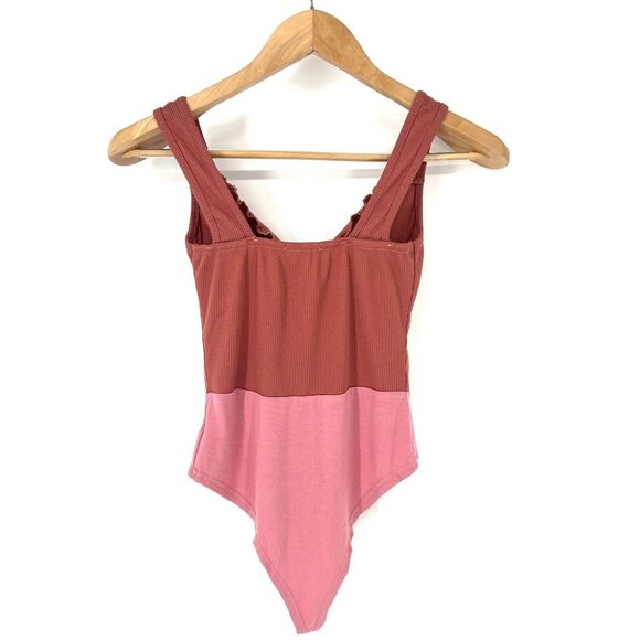 NASTY GAL Bodysuit Womens Size 2 One-Piece Red Pink Wide Strap Ruffle Sweetheart - Picture 2 of 9